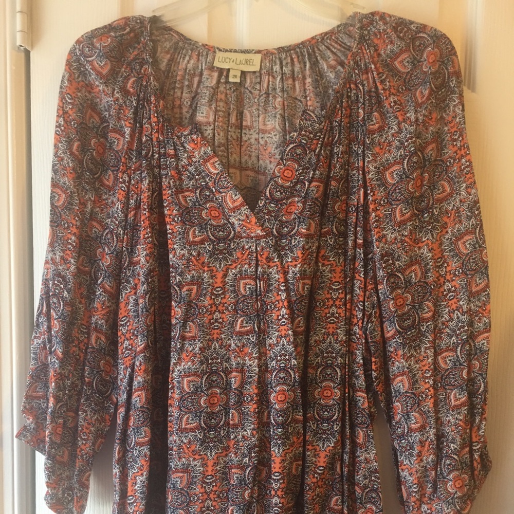 Lucy & Laurel 2X blue orange white print V neck top with 3/4 sleeves